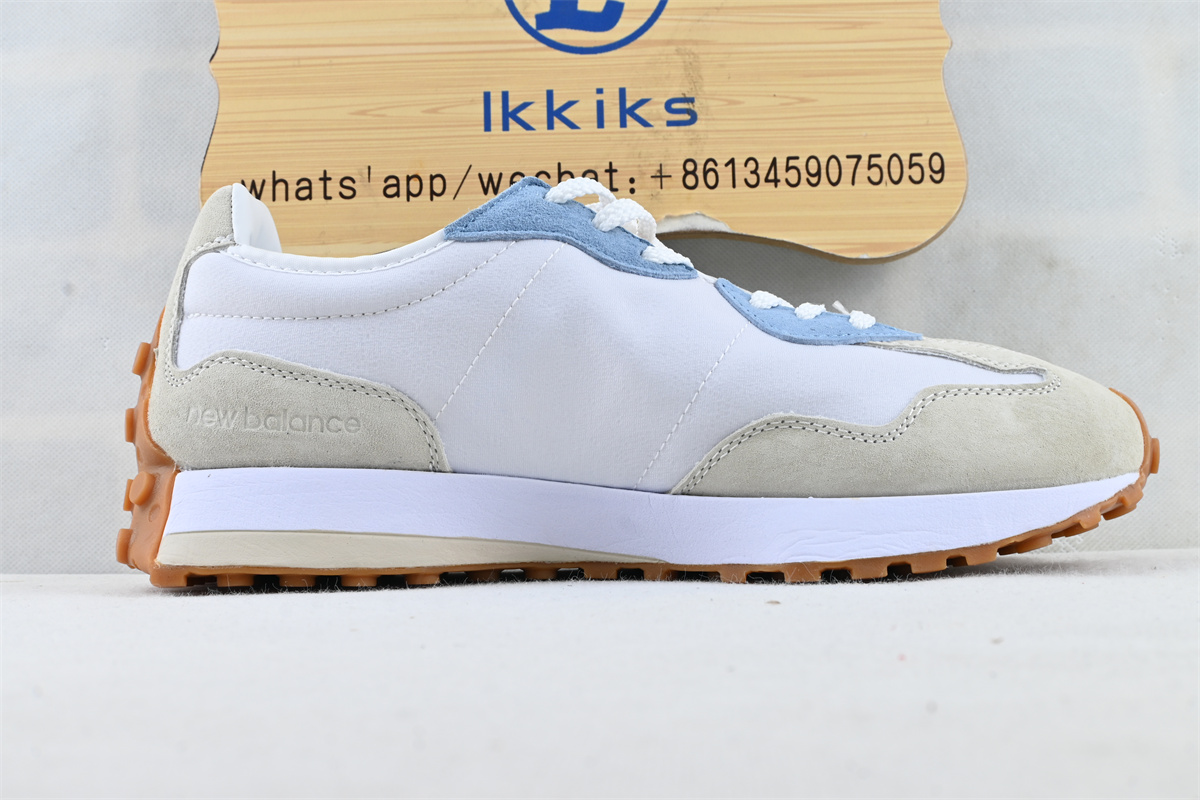 New Balance 327 Levi