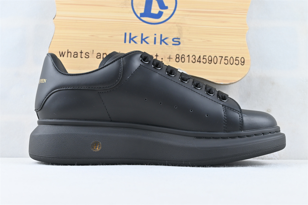 A1exa*der Mcqv*en Oversized Black