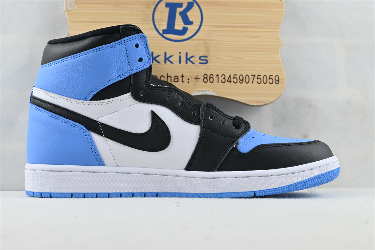 Air Jordan 1 UNC