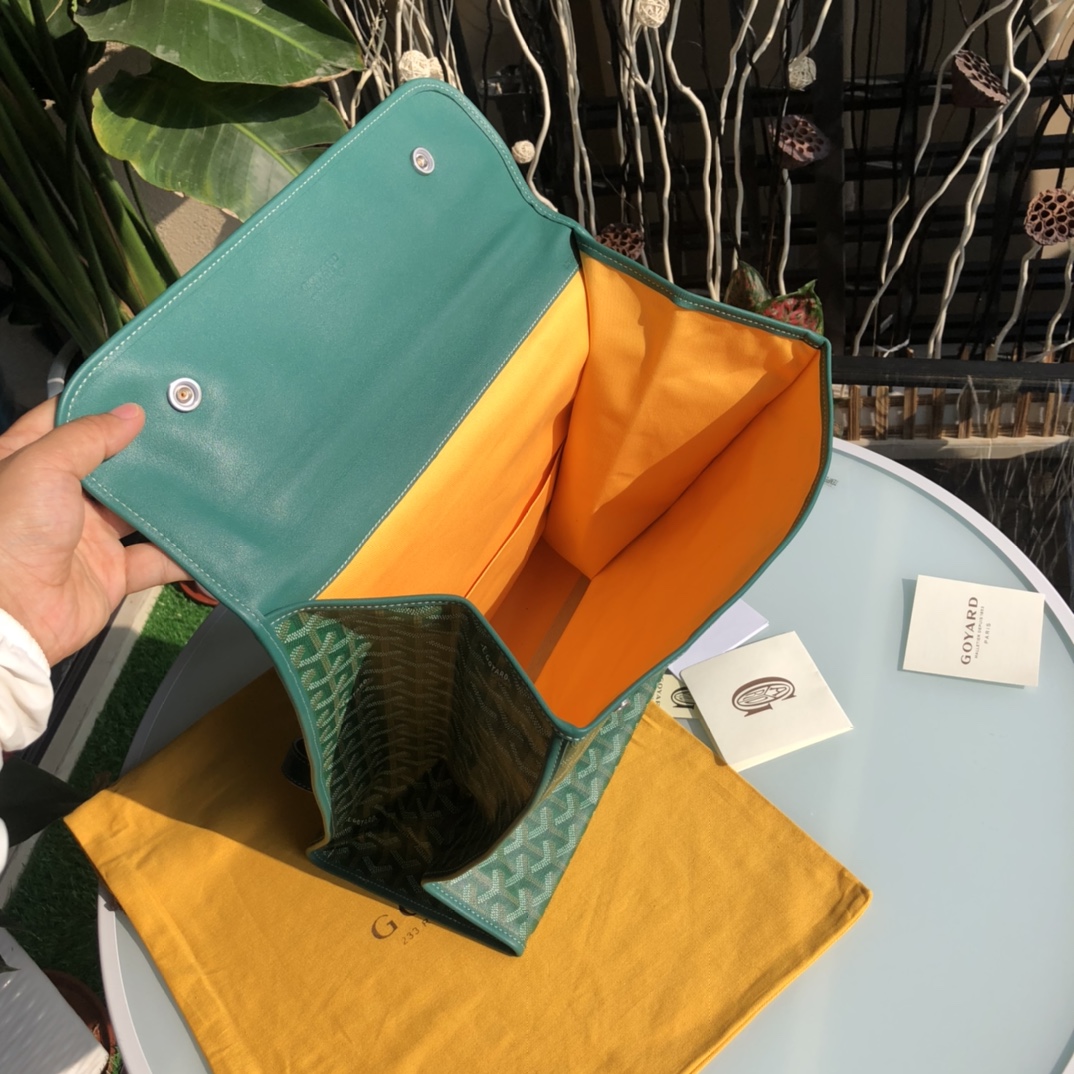 G09ard Saint Léger Backpack Green ( 14.5H 13.3W 5.9D)