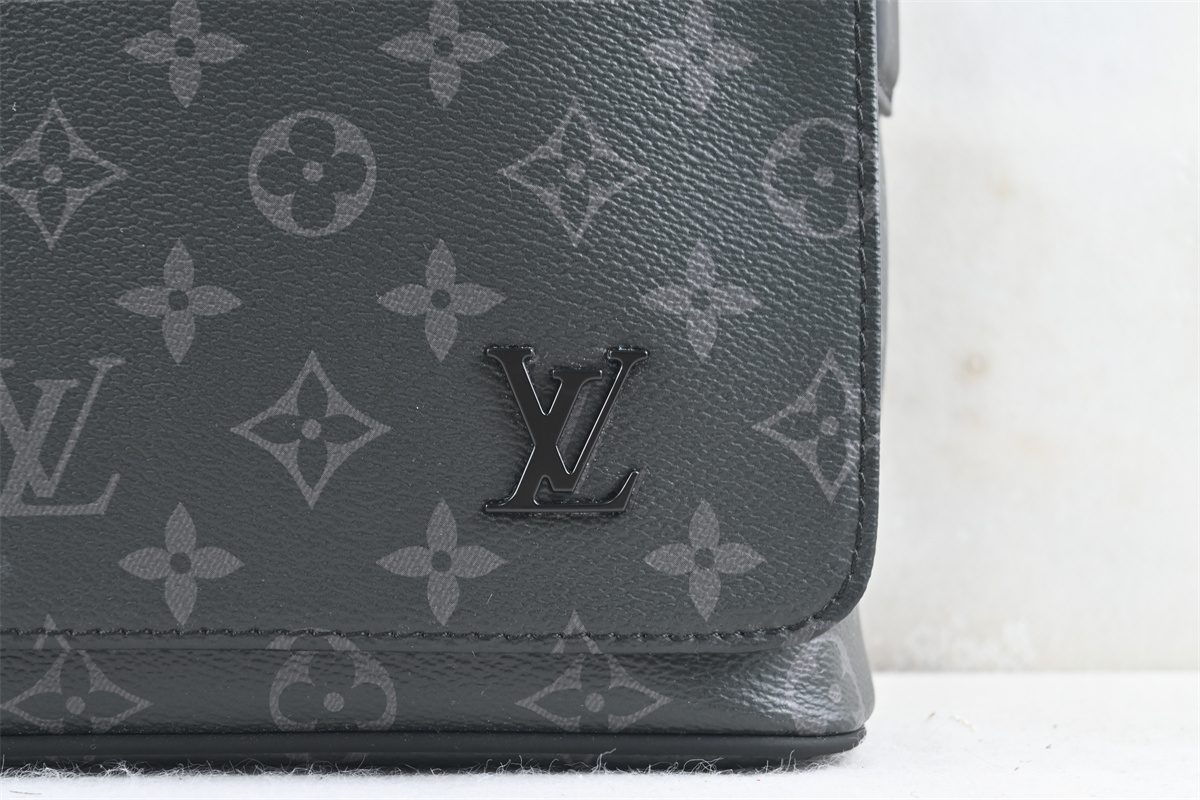 L0vis Vvtt0n Messenger District Monogram Eclipse PM Noir Black
