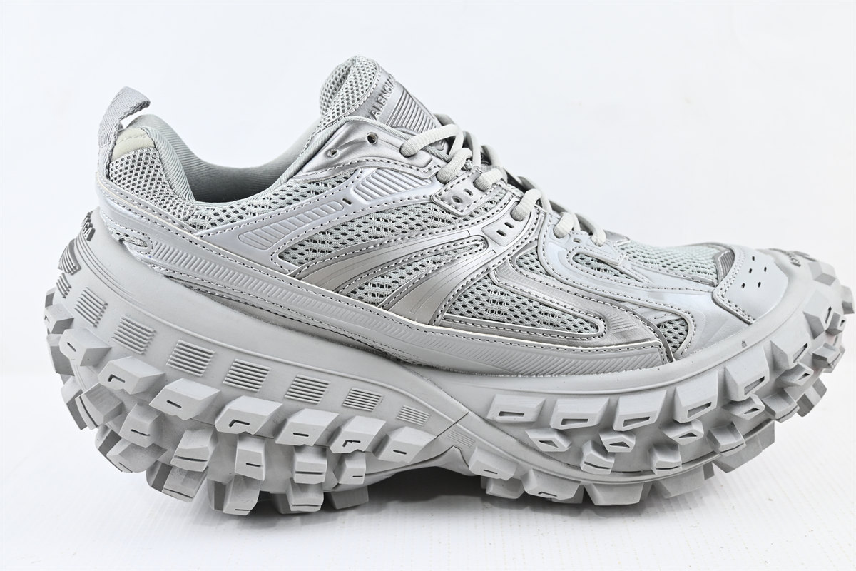 Ba1en*iaga Defender Grey