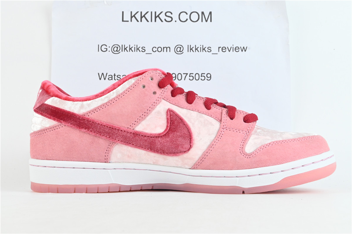 Nike SB Dunk Low StrangeLove Skateboards