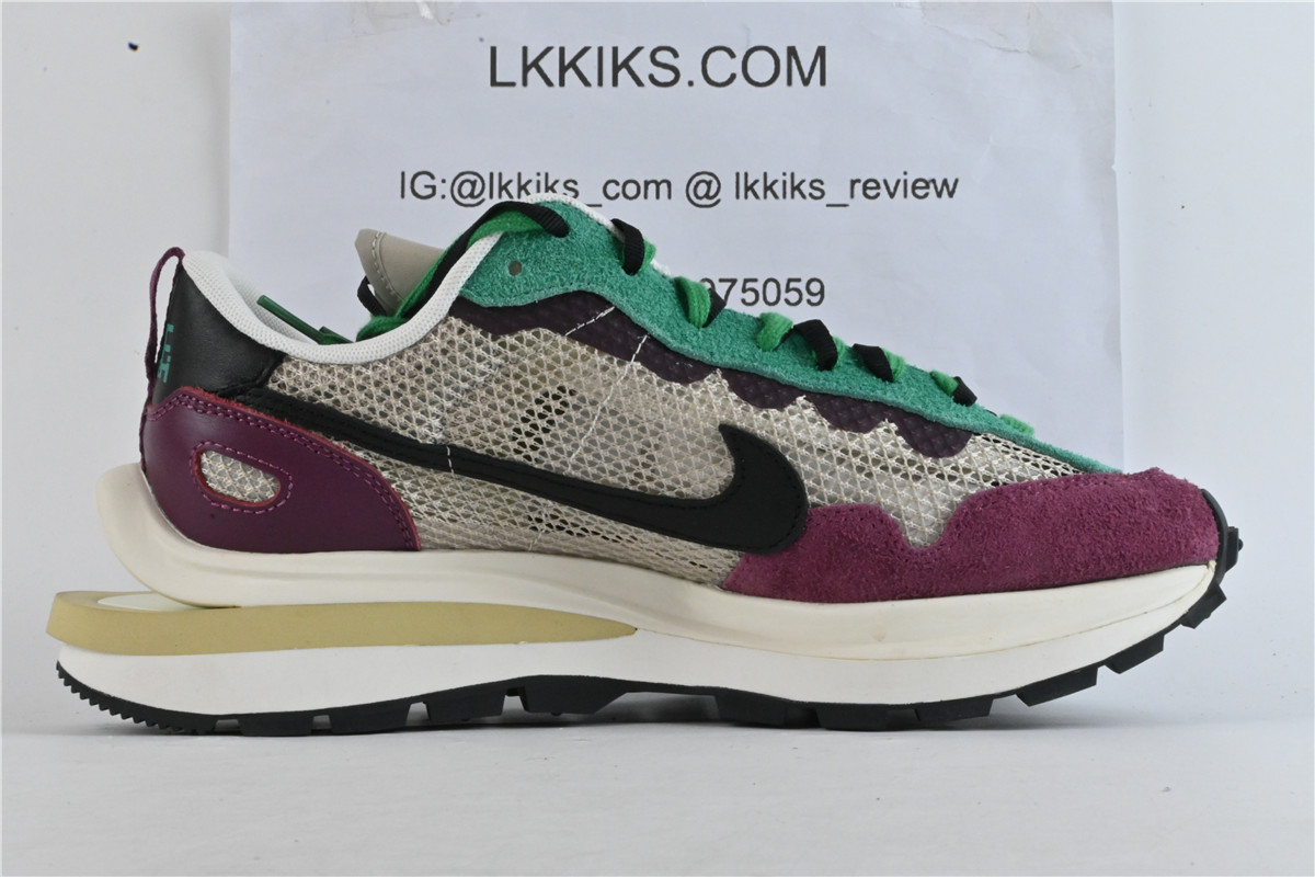 Nike X Sacai VaporWaffle Red Neptune Green